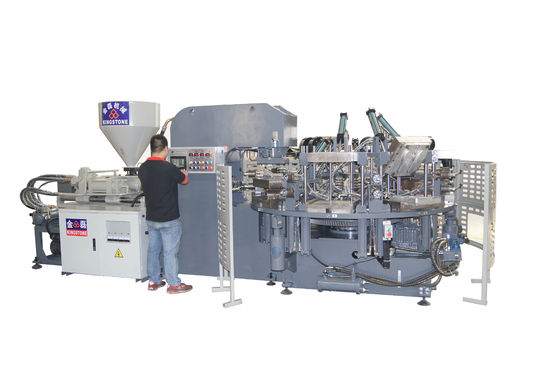 Одно красит роторную подошву ботинка PVC делая машину